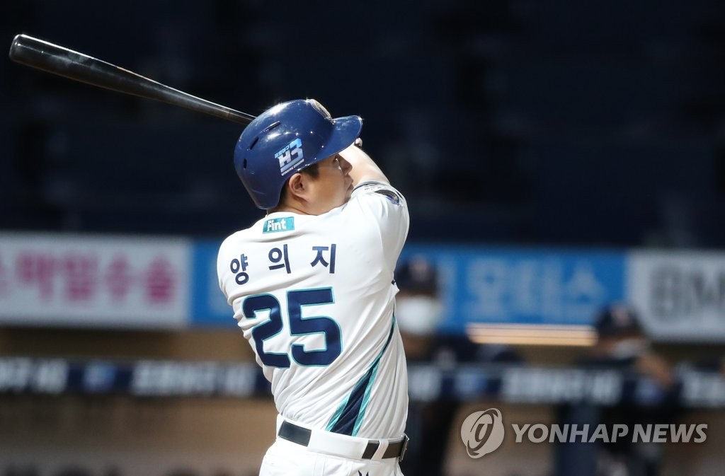 Yang Eui-ji of the NC Dinos hits a double against the Doosan Bears during the bottom of the ninth inning of a Korea Baseball Organization regular season game at Changwon NC Park in Changwon, 400 kilometers southeast of Seoul, on Aug. 27, 2021. (Yonhap)