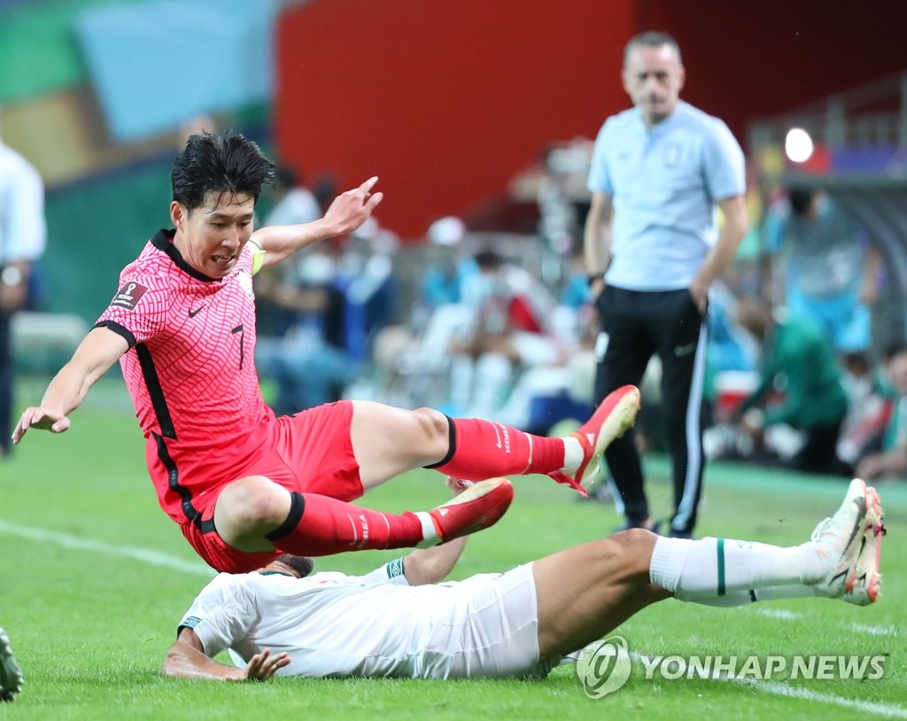 Son Heung-min of South Korea is tackled by Sherko Karim of Iraq during the teams' Group A match in the final Asian qualifying round for the 2022 FIFA World Cup at Seoul World Cup Stadium in Seoul on Sept. 2, 2021. (Yonhap)