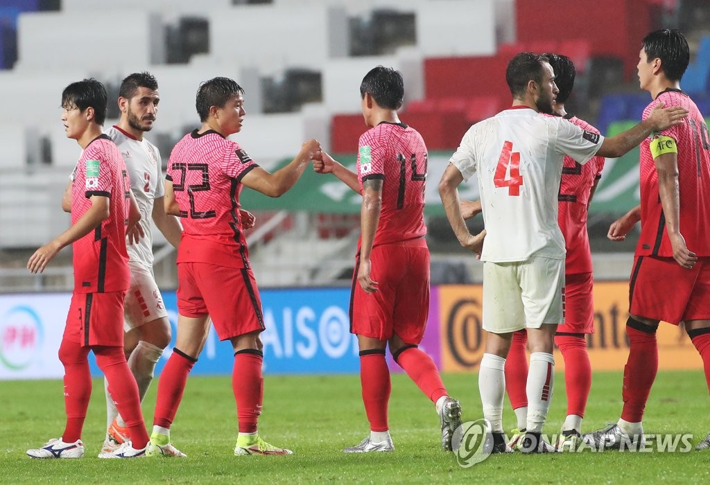 South Korean players (in red) celebrate their 1-0 victory over Lebanon in the teams' Group A match in the final Asian qualifying round for the 2022 FIFA World Cup at Suwon World Cup Stadium in Suwon, Gyeonggi Province, on Sept. 7, 2021. (Yonhap)