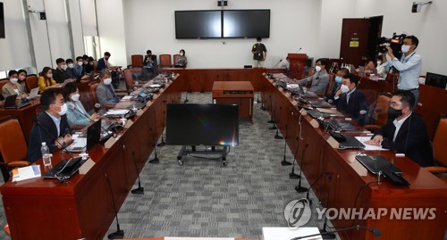 언론중재법 8인협의체, 3대 쟁점조항 대치…의견 평행선
