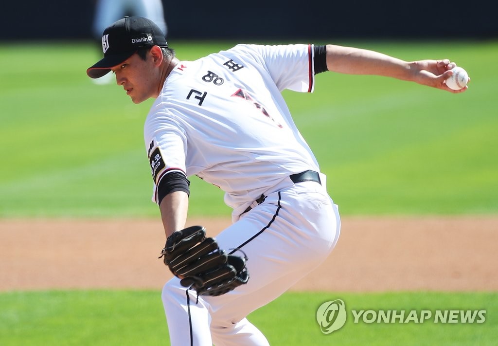 Stingy pitcher named KBO's top player for Sept.