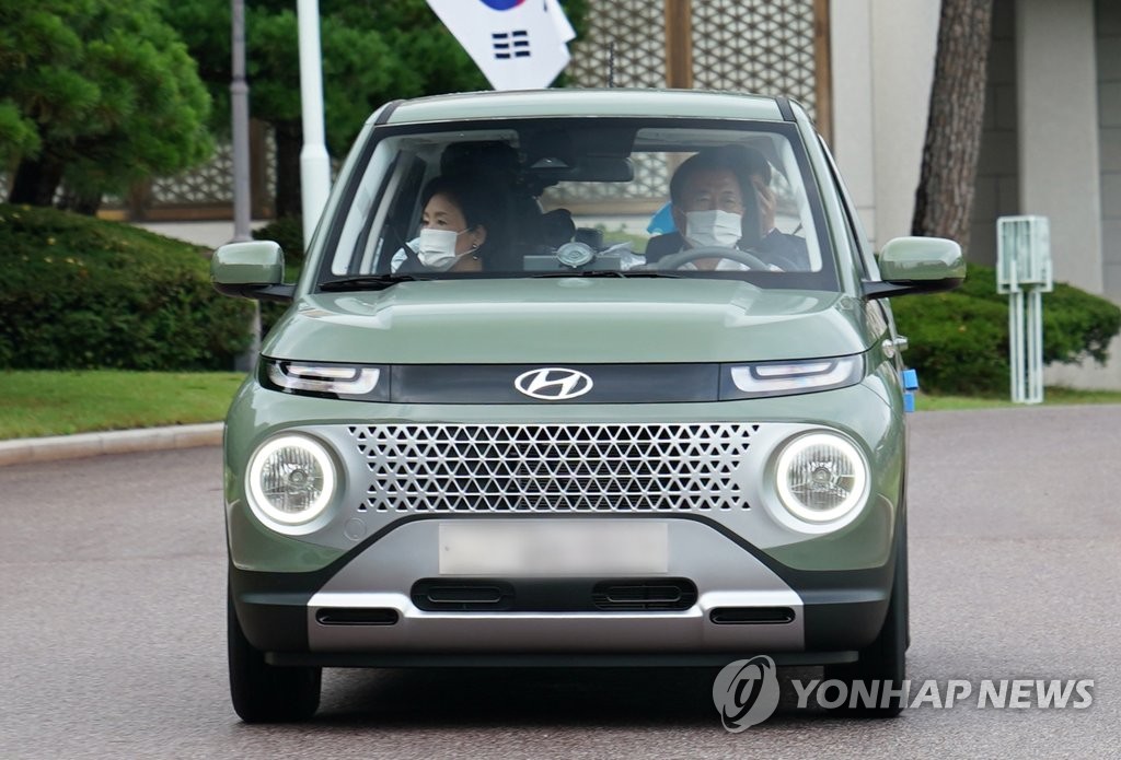 Moon receives new Hyundai SUV produced via regional job creation project
