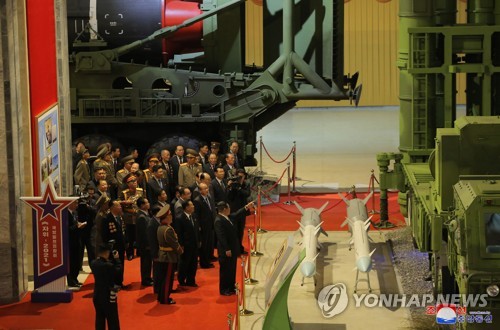 김정은, 국방발전전람회 '자위-2021' 참관