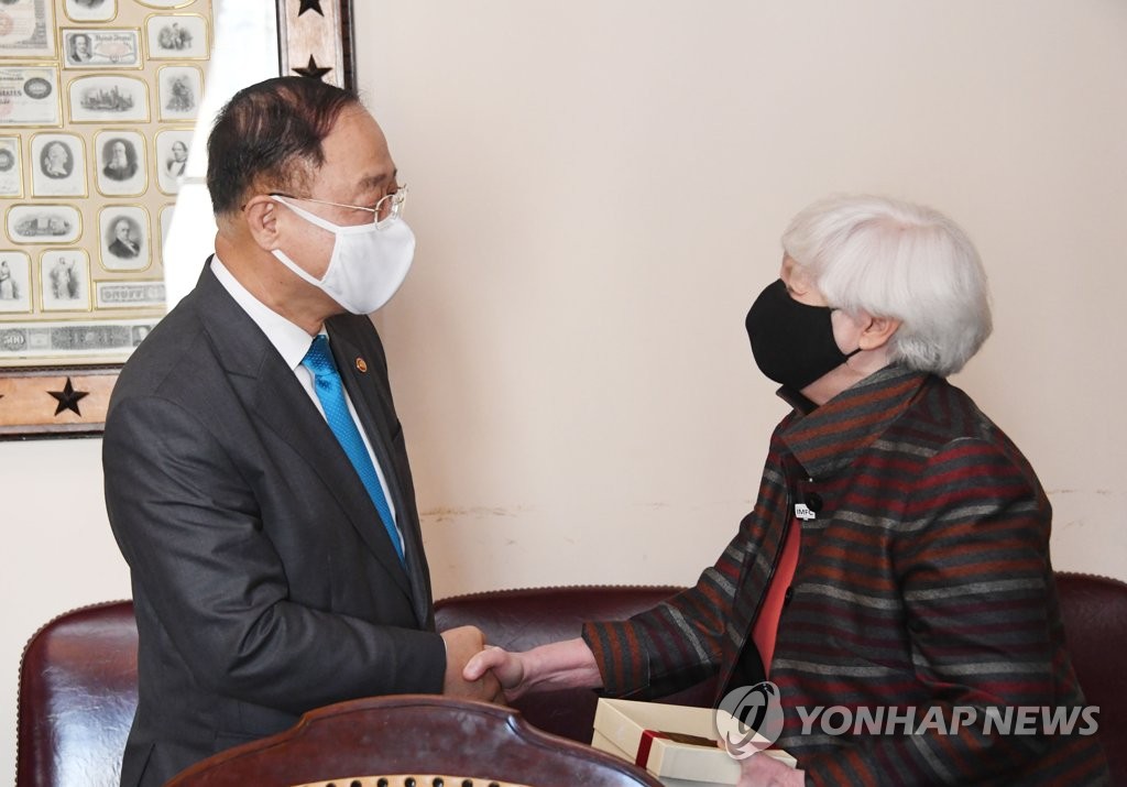This photo, provided by the Ministry of Economy and Finance on Oct. 15, 2021, shows South Korean Finance Minister Hong Nam-ki (L) shaking hands with U.S. Treasury Secretary Janet Yellen ahead of their meeting in Washington D.C. (PHOTO NOT FOR SALE) (Yonhap)