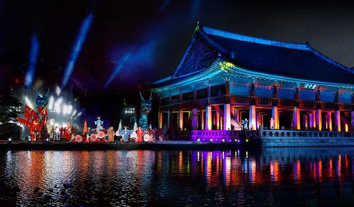 This file photo, provided by the Cultural Heritage Administration on Oct. 15, 2021, shows a nighttime image of the Gyeonghoeru Pavilion in Gyeongbok Palace in central Seoul. (PHOTO NOT FOR SALE) (Yonhap)