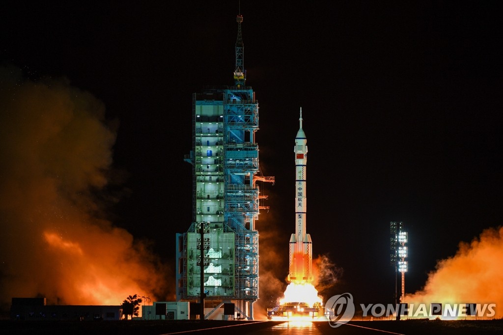 발사 성공한 중국 유인우주선 '선저우 13호'