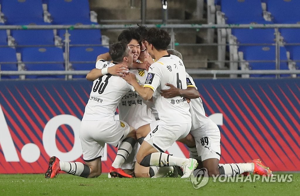 Jeonnam Dragons players mob Jang Soon-hyeok (C) after his goal against Ulsan Hyundai FC in the semifinals of the FA Cup football tournament at Munsu Football Stadium in Ulsan, some 415 kilometers southeast of Seoul, on Oct. 27, 2021. (Yonhap)