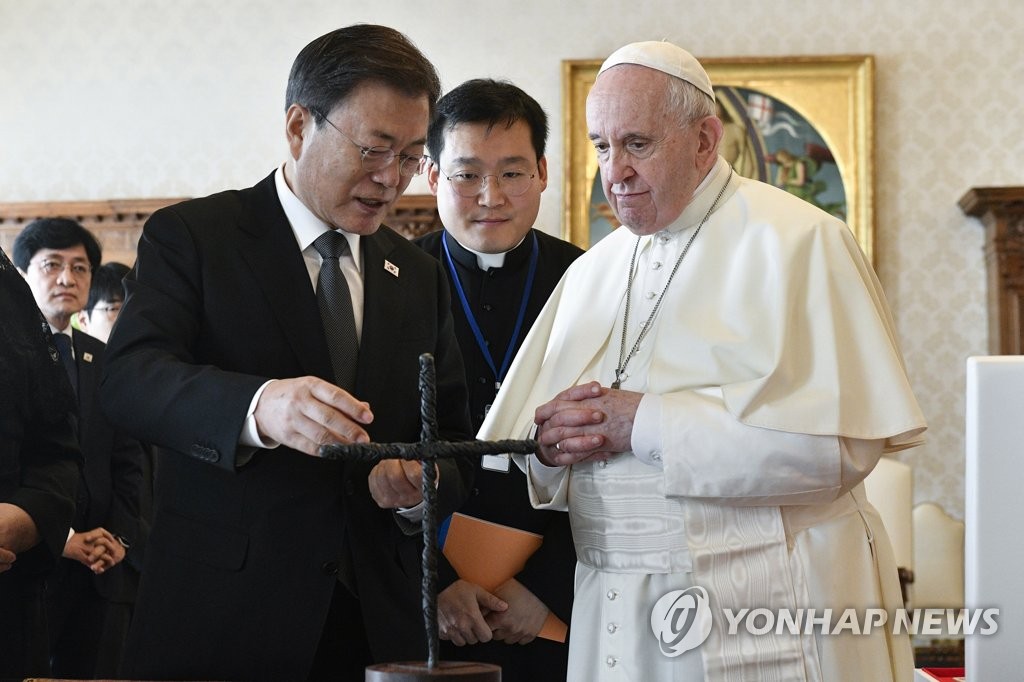 (4th LD) Moon asks Pope Francis to visit N. Korea