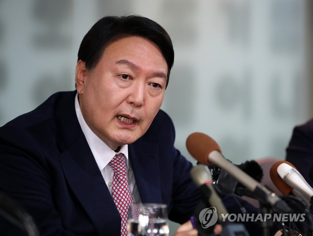 (LEAD) Yoon says S. Korea is free to upgrade THAAD