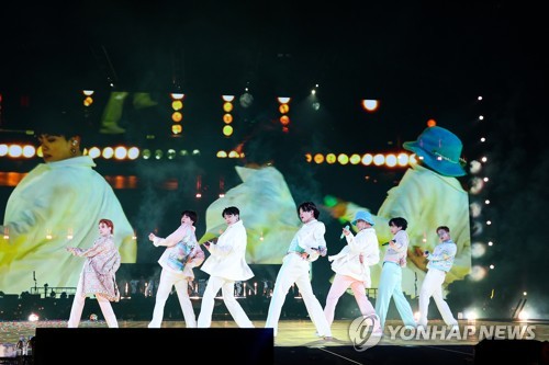 This file photo, provided by Big Hit Music, shows BTS performing at SoFi Stadium in Los Angeles on Nov. 28, 2021, the second of its four concerts there. (PHOTO NOT FOR SALE) (Yonhap)