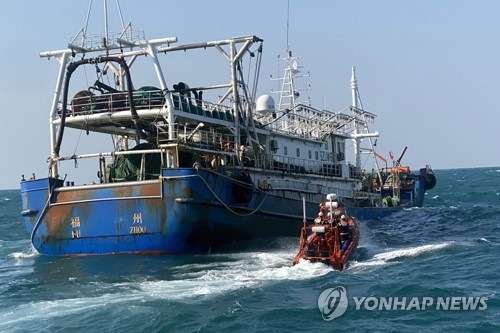 여수 해상서 22명 탄 중국어선 침수…전원 구조(종합2보)