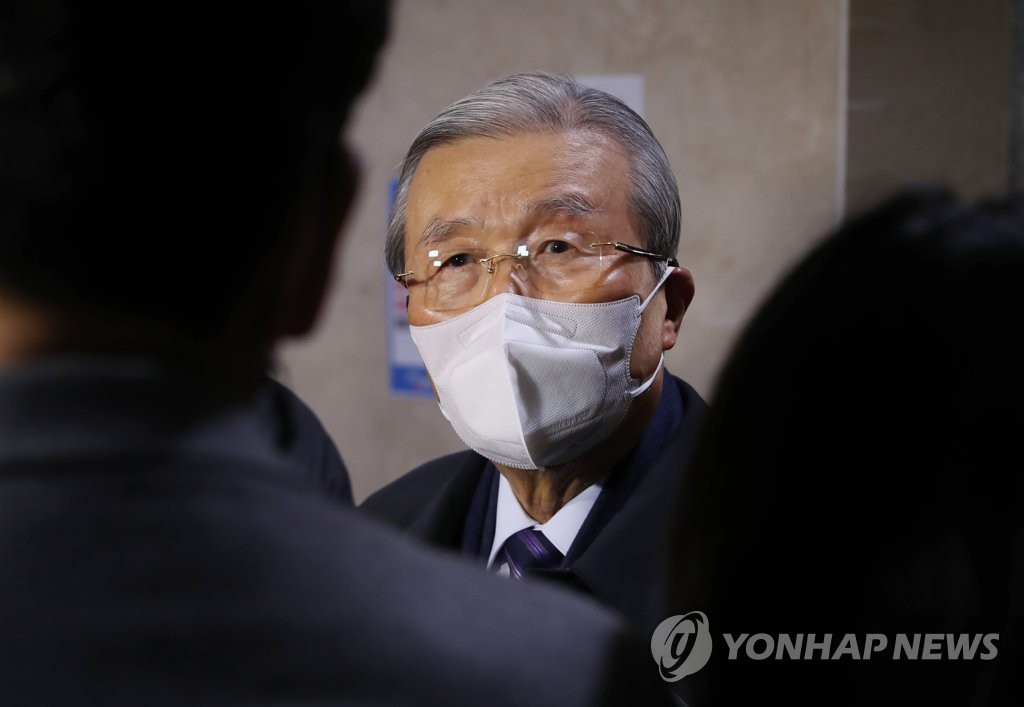 Kim Chong-in, the chief of the main opposition People Power Party's presidential campaign, arrives at his office in Seoul on Jan. 5, 2022. (Pool photo) (Yonhap)