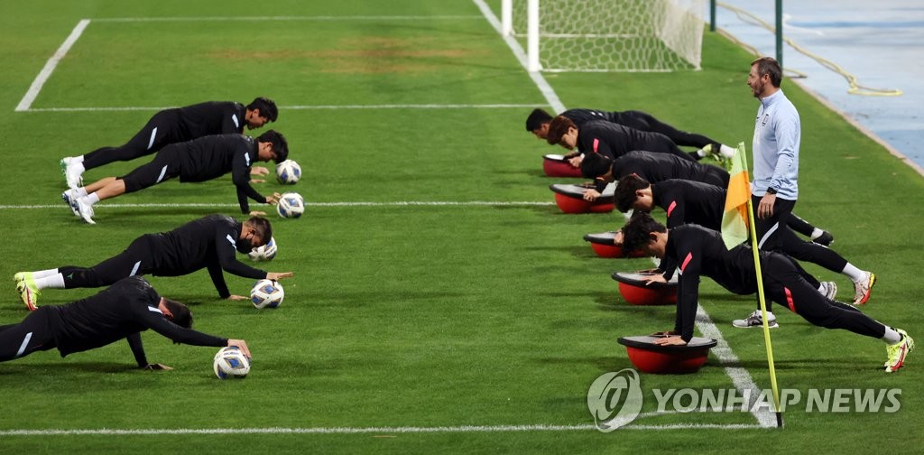 몸 푸는 축구대표팀