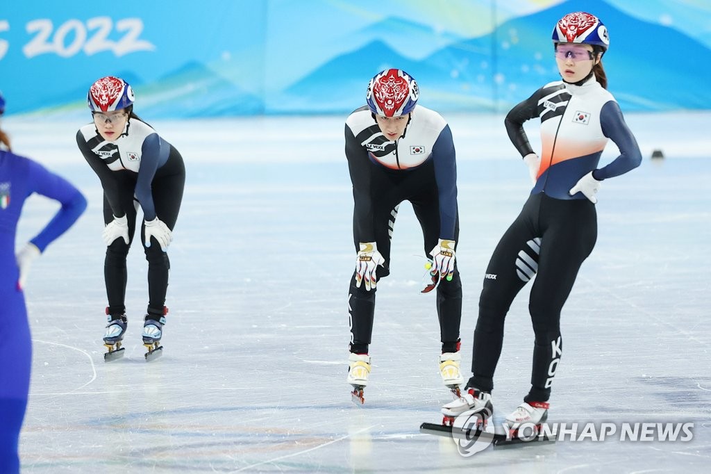 South Korean short track speed skaters Lee Yu-bin, Park Jang-hyuk and Choi Min-jeong (L to R) react to their third-place finish in the quarterfinals of the mixed team relay in short track speed skating at the Beijing Winter Olympics at Capital Indoor Stadium in Beijing on Feb. 5, 2022. (Yonhap)