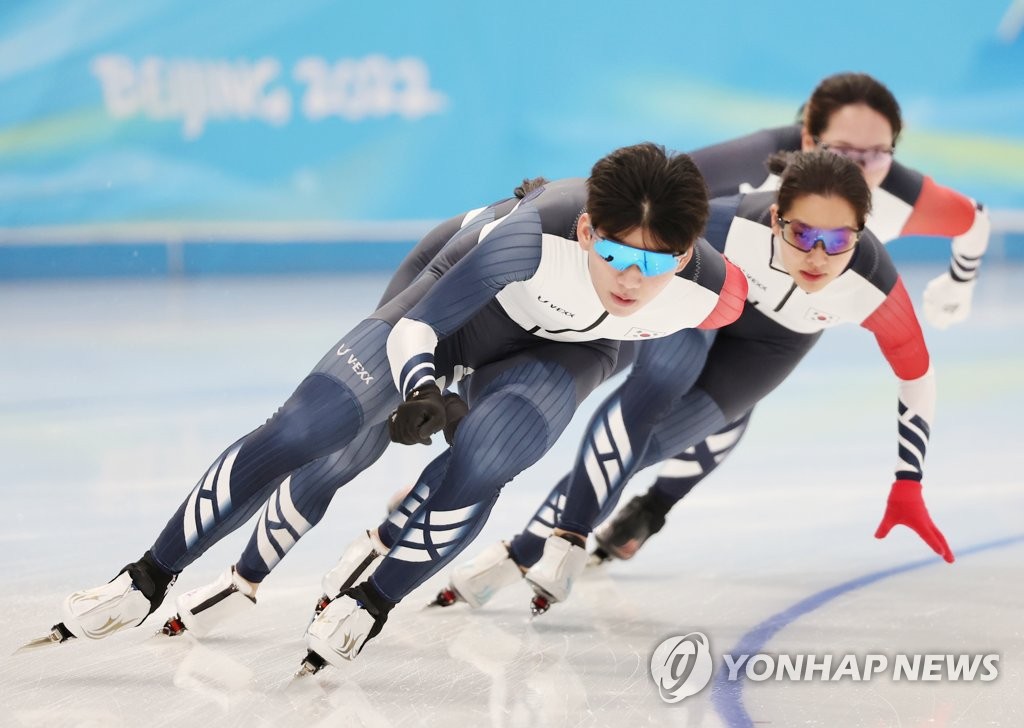 تدريب الرياضيين الكوريين للتزلج السريع في أولمبياد بكين