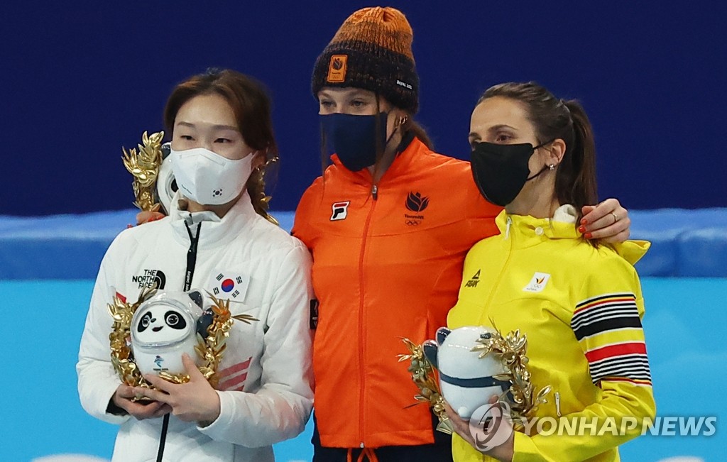 فوز المتزلجة "تشوي مين-جونغ" بالميدالية الفضية