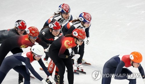 كوريا الجنوبية تفوز بميدالية فضية في سباق التتابع في التزلج السريع 3000 متر للسيدات