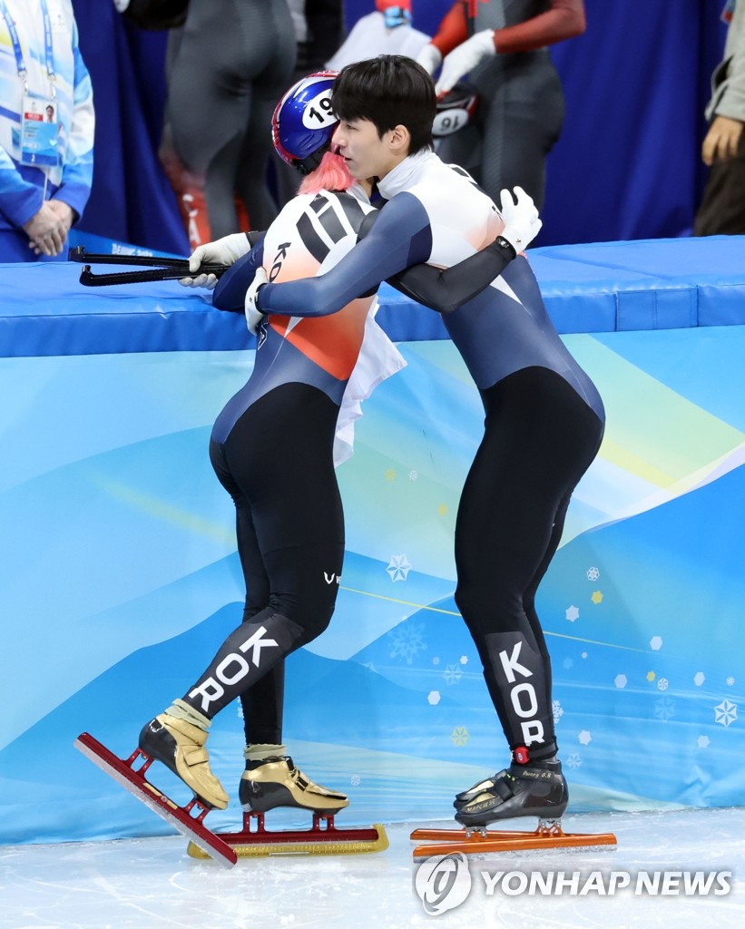 Hwang Dae-heon of South Korea (R) embraces teammate Kwak Yoon-gy after South Korea won silver in the men's 5,000m relay in short track speed skating at the Beijing Winter Olympics at Capital Indoor Stadium in Beijing on Feb. 16, 2022. (Yonhap)