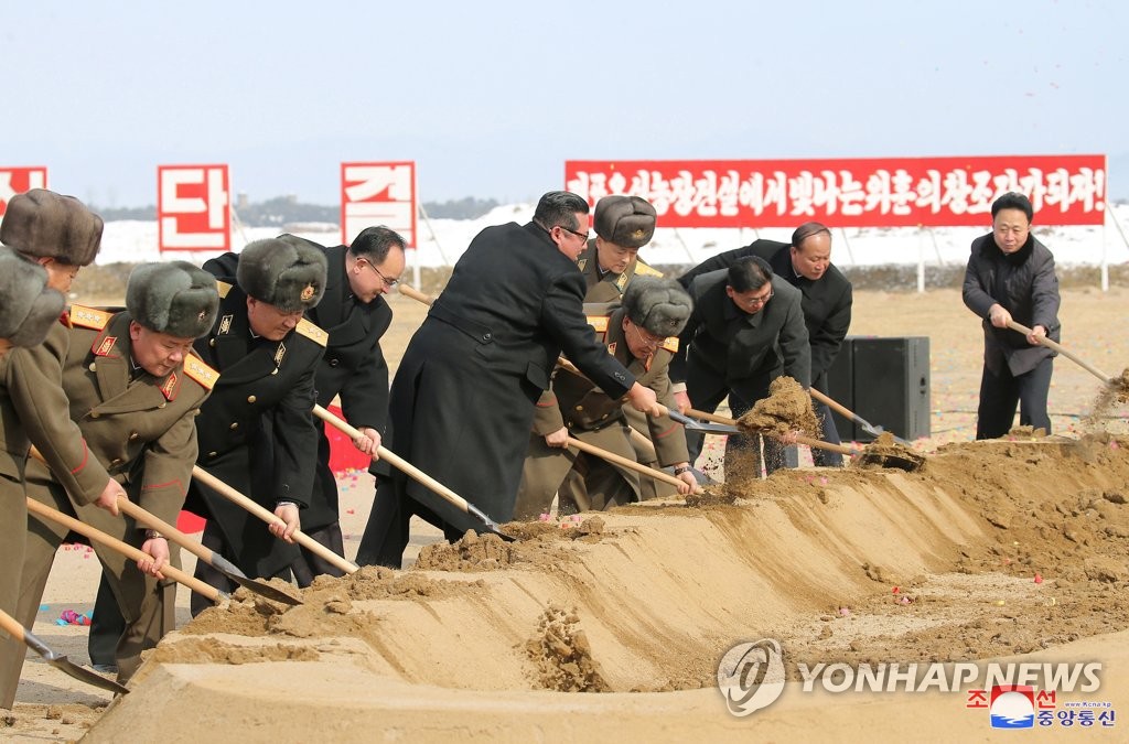 김정은, 함남 온실농장 착공식 참석…"사철 푸른채소 보장"