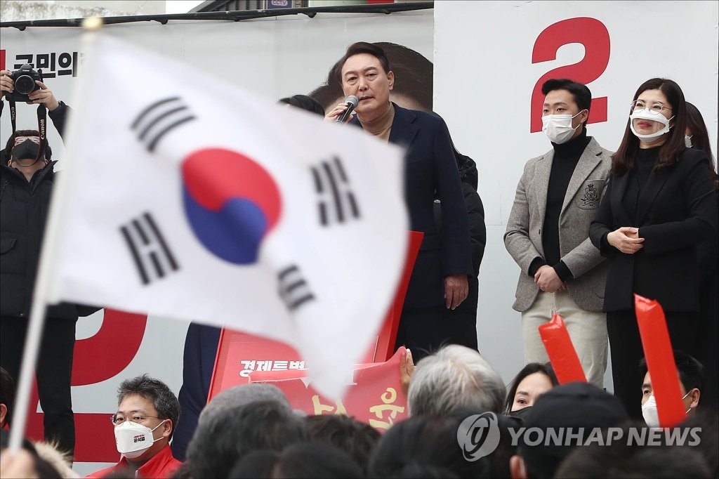 Yoon Suk-yeol, the presidential candidate of the main opposition People Power Party (PPP), speaks during his campaign rally in Sokcho, Gangwon Province, on Feb. 28, 2022. (Pool photo) (Yonhap)