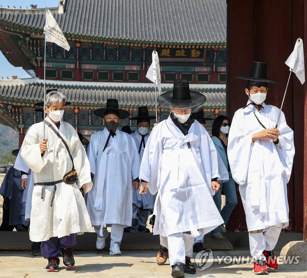 Return Of The Scholar Re-enactment of Confucian scholar's return to hometown | Yonhap News Agency