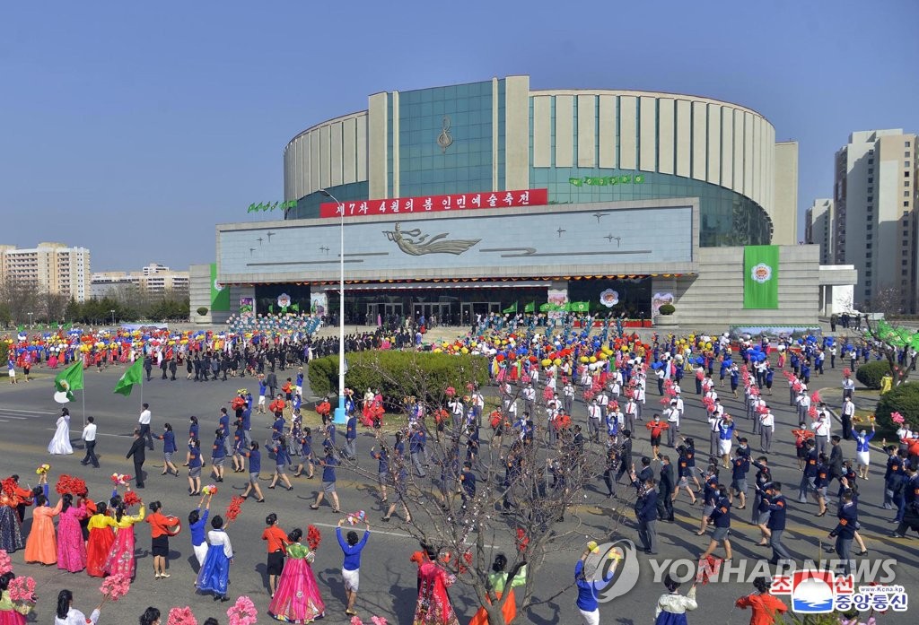北朝鮮の朝鮮中央通信は１１日、金主席の生誕を記念する「人民芸術祝典」が開幕したと報じた＝（聯合ニュース）≪転載・転用禁止≫