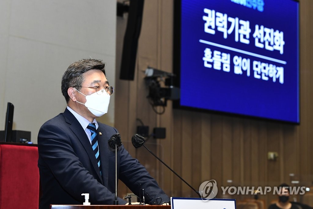 발언하는 민주당 윤호중 공동비대위원장