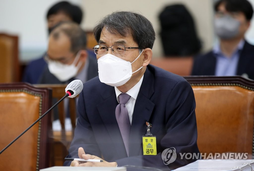 National Election Commission Chairperson nominee Roh Tae-ak speaks at his confirmation hearing at the National Assembly in Seoul on May 13, 2022. (Pool photo) (Yonhap)