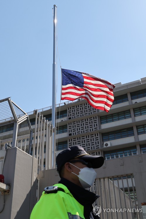 在韓米大使館に半旗　コロナ死者悼む