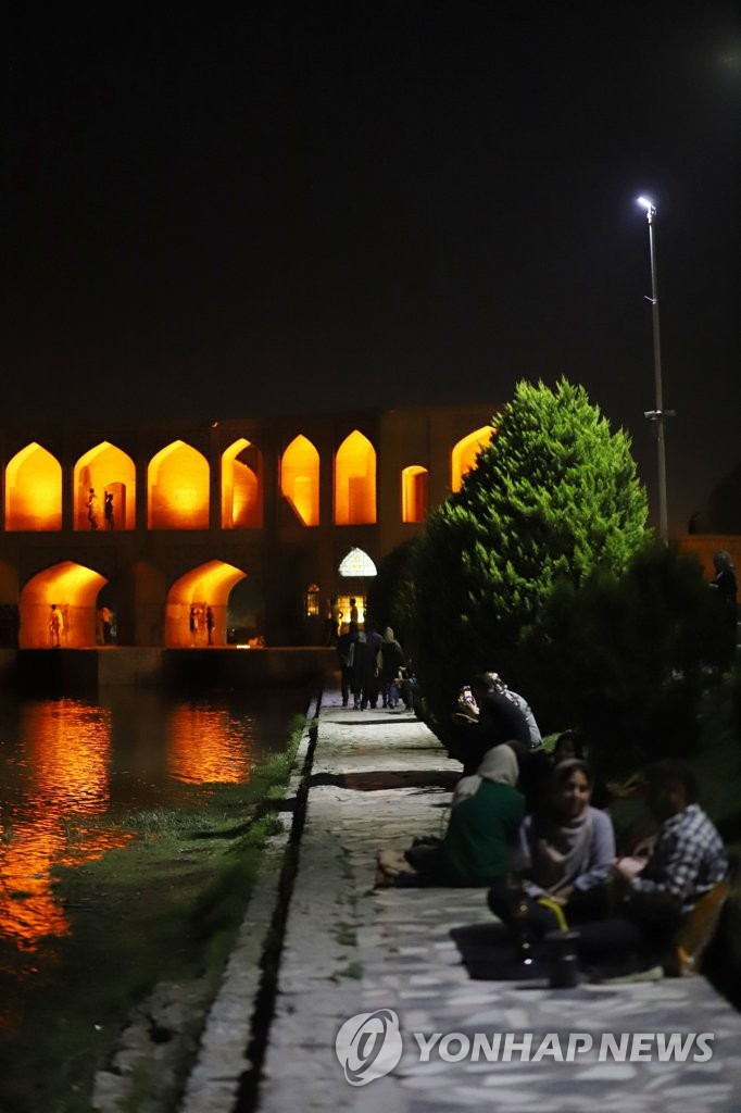 이란 이스파한 자얀데흐강 야경