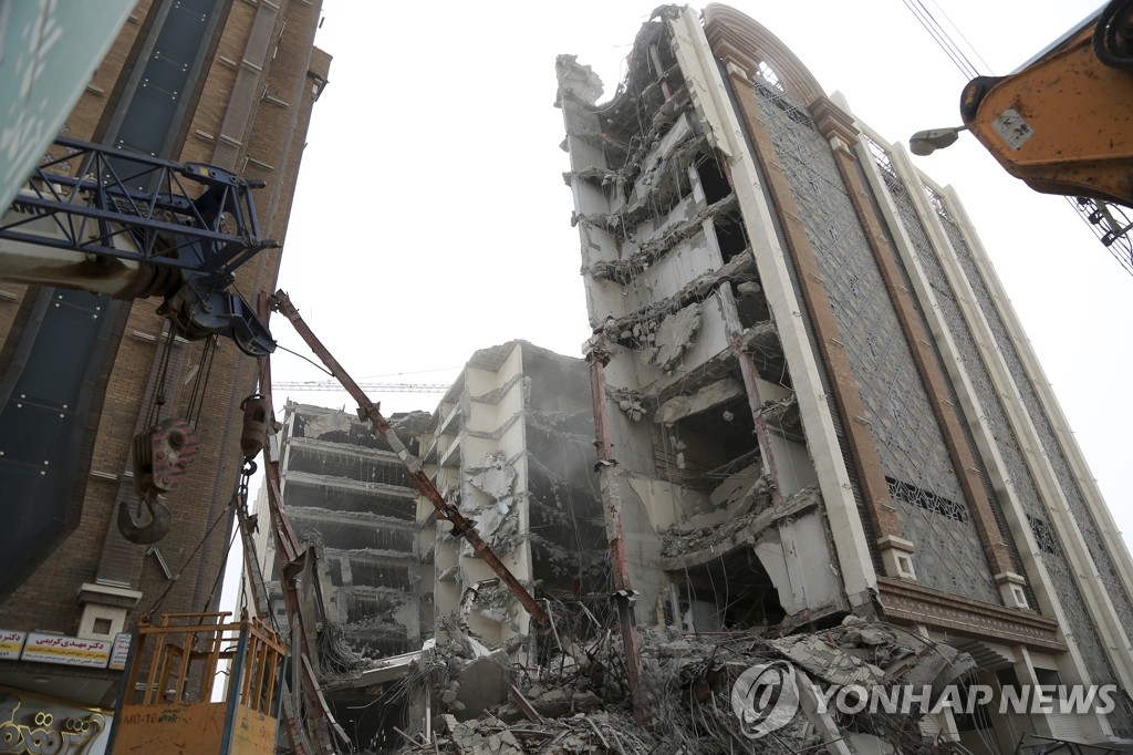이란 남부 도시 10층짜리 건물 붕괴사고 현장