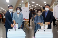투표하는 제주도교육감 후보들