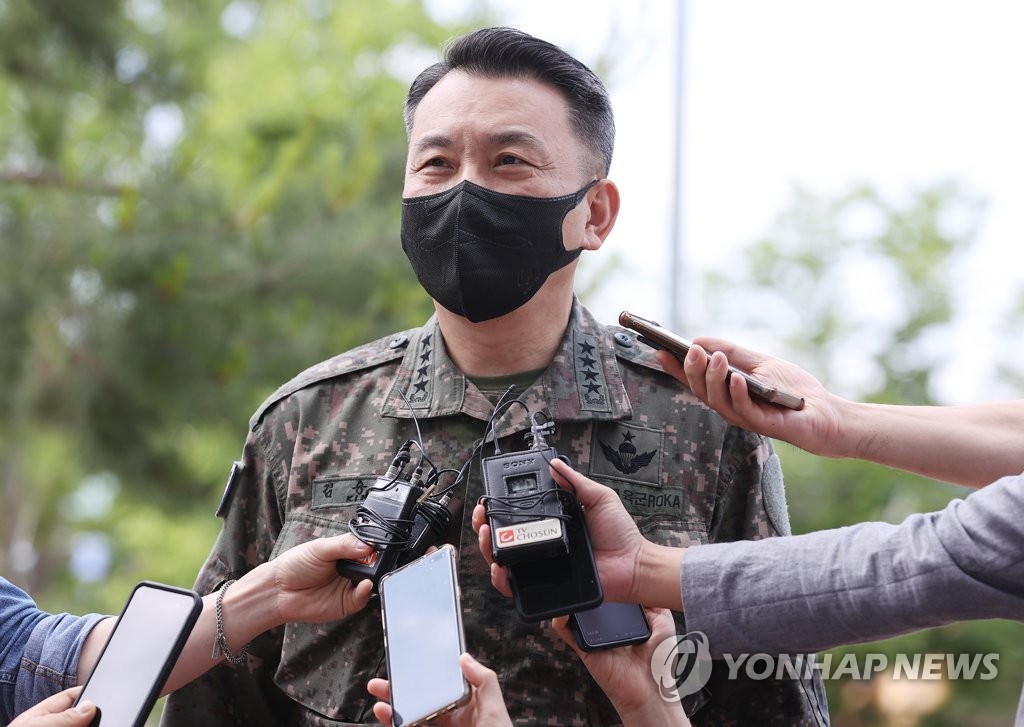 Army Gen. Kim Seung-kyum speaks to reporters in Seoul in this file photo taken May 27, 2022. (Yonhap)