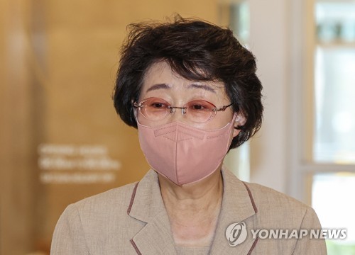 김승희 보건복지부 장관 후보자 자진 사퇴 