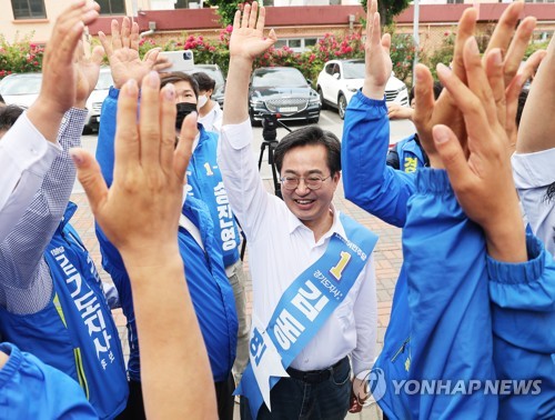 فوز كيم دونغ-يون بشكل دراماتيكي في السباق المتقارب لمنصب حاكم إقليم كيونغكي