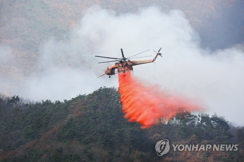 밀양 산불 이틀째 밤 넘길 듯…진화율 62%·544㏊ 피해