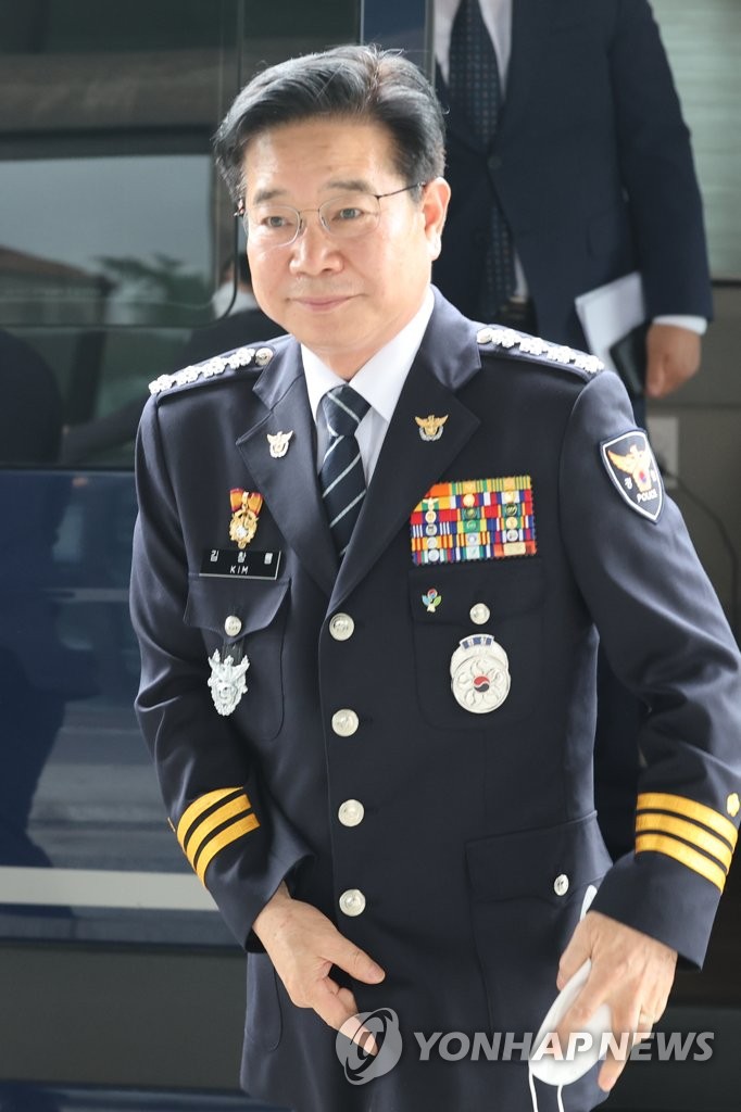 청년봉사상 시상식 참석하는 김창룡 경찰청장