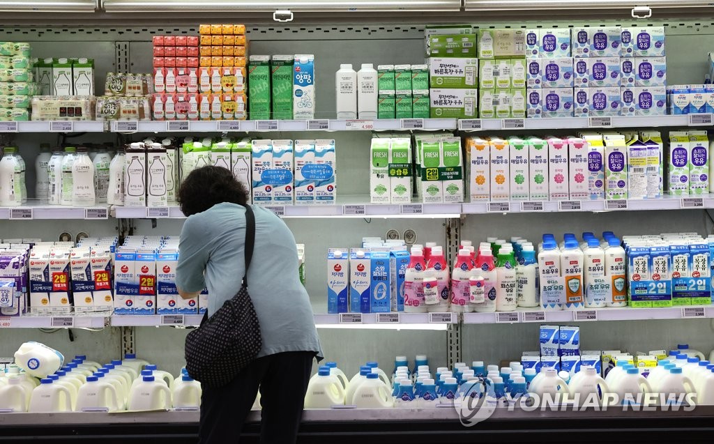 서울 한 대형마트의 우유 판매대