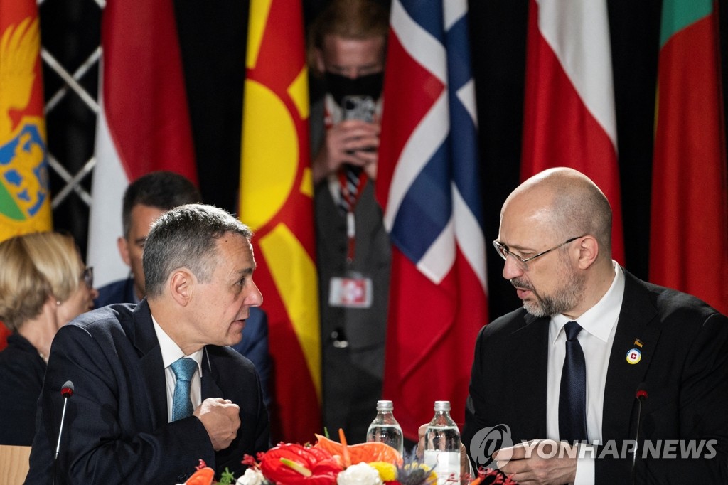스위스 대통령과 대화 나누는 슈미갈 우크라이나 총리
