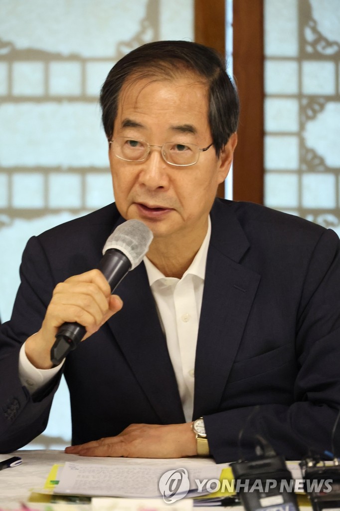 Prime Minister Han Duck-soo speaks at the prime minister's official residence in Seoul on July 6, 2022, during the first meeting of senior ruling party and government officials since the inauguration of the Yoon Suk-yeol government. (Yonhap)