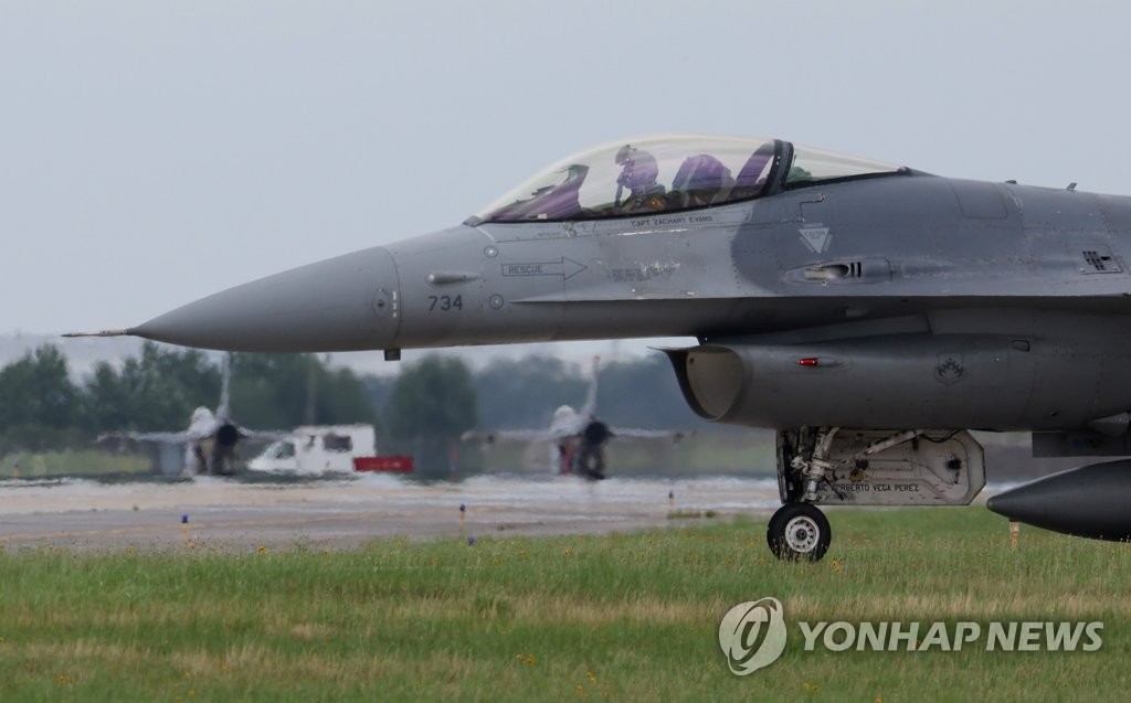 An F-16 fighter jet is preparing to take off at Kunsan Air Base in Gunsan, 275 kilometers south of Seoul, on July 7, 2022. (Yonhap)