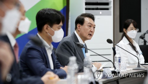 Yoon insta a proteger a los ciudadanos comunes de la alta inflación y tipos de interés