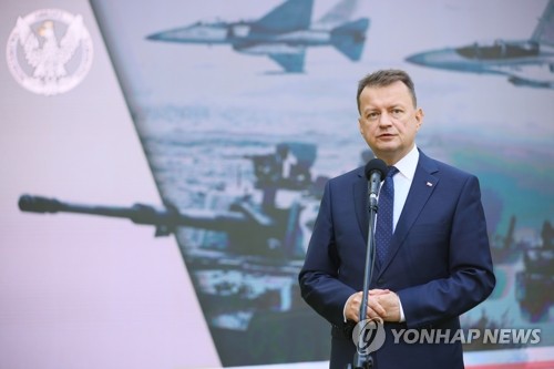 한국산 무기 대거 구매 발표하는 폴란드 국방장관