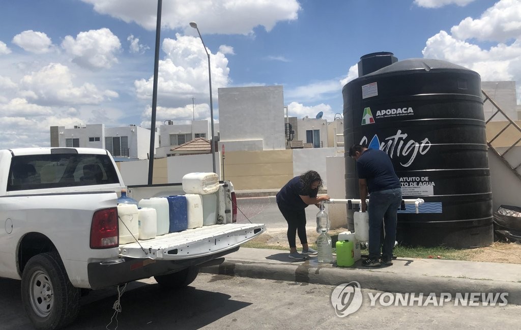 [기후위기현장을 가다] 공용 물탱크에서 물 받는 멕시코 주민들
