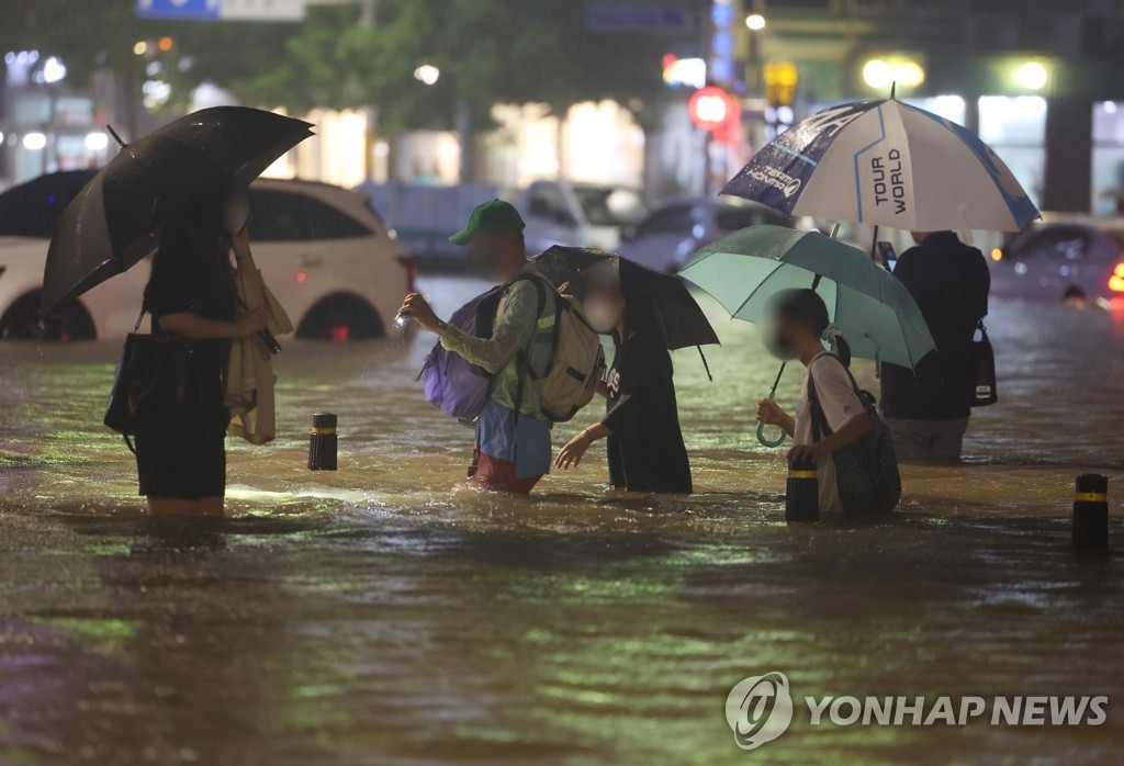 Les pluies torrentielles font 7 morts et 6 disparus dans la région de Séoul