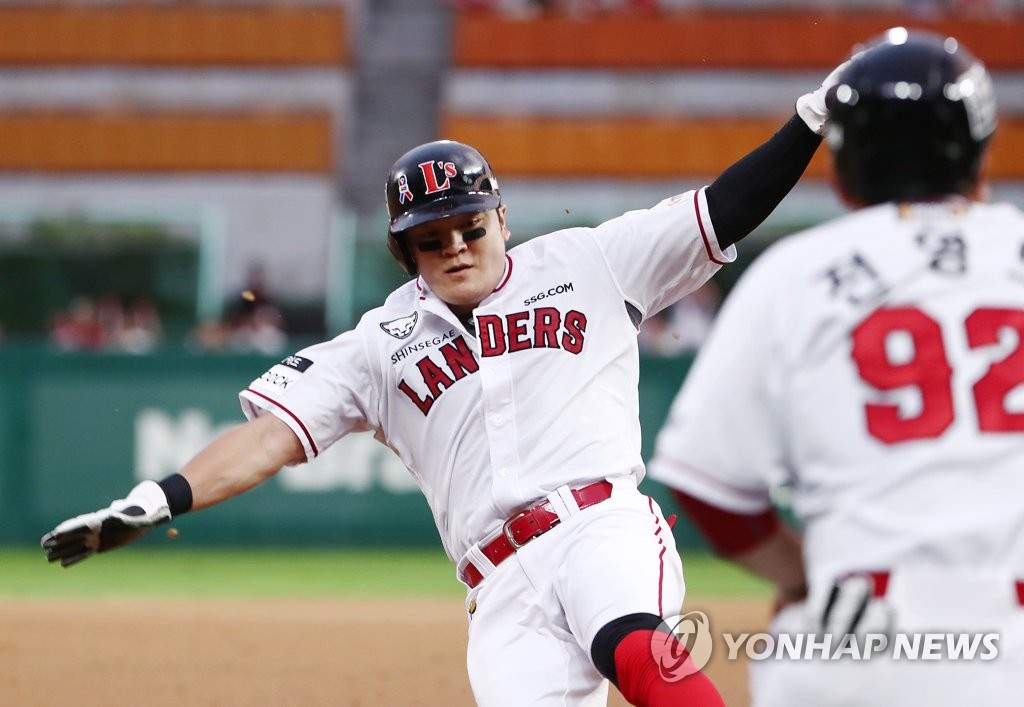 In this file photo from Aug. 11, 2022, Choo Shin-soo of the SSG Landers slides into third base during the bottom of the third inning of a Korea Baseball Organization regular season game against the KT Wiz at Incheon SSG Landers Field in Incheon, 30 kilometers west of Seoul. (Yonhap)
