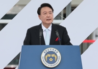 (LEAD) Yoon promet d'améliorer les liens avec le Japon et de fournir une aide économique au Nord