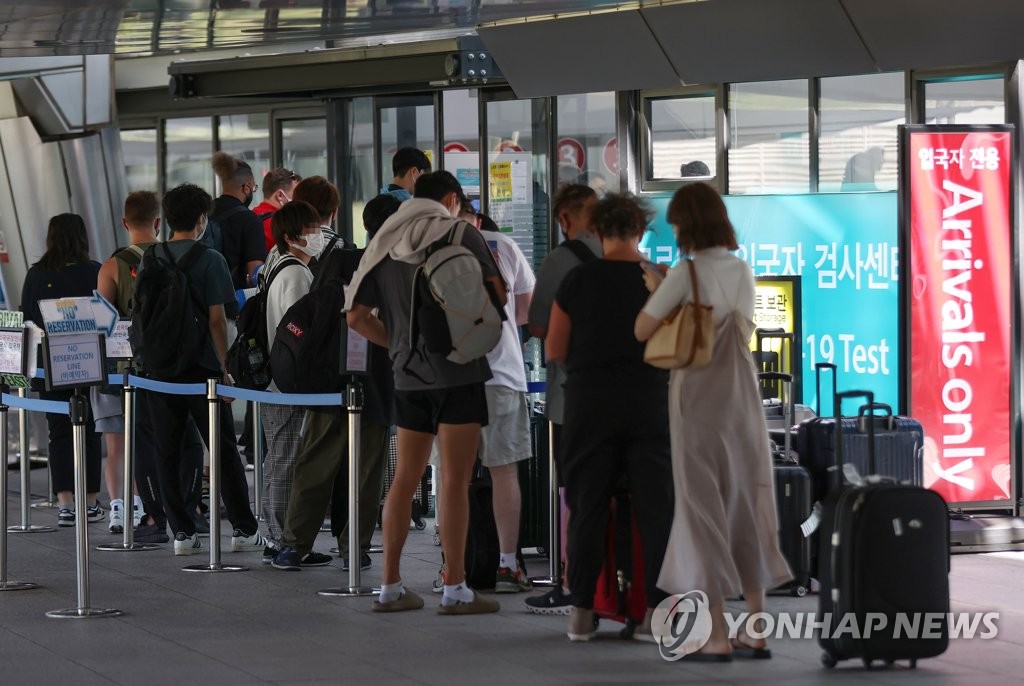 كوريا الجنوبية تسجل أكثر من 170 ألف إصابة جديدة بكورونا لليوم الثاني - 2