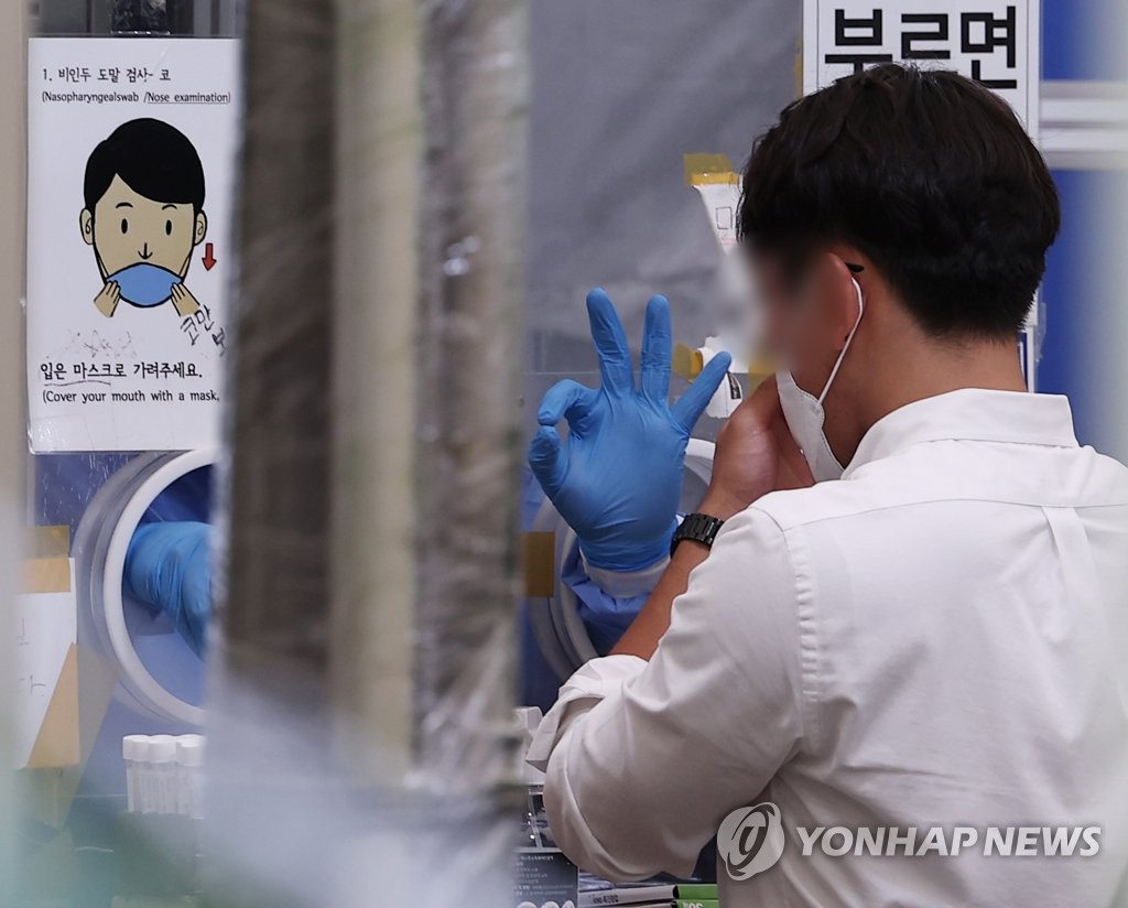 韓国の新規コロナ感染者１１万９４４人　前週比で減少
