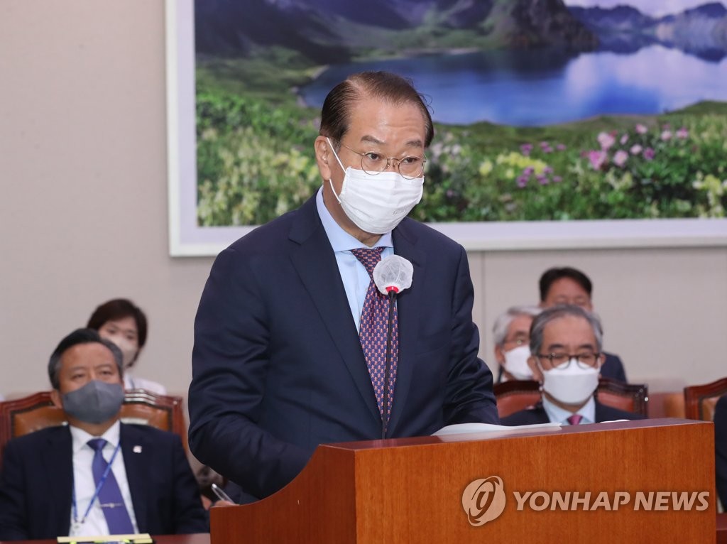 This file photo, taken Aug. 19, 2022, shows Unification Minister Kwon Young-se speaking to lawmakers at the National Assembly in western Seoul. (Pool photo) (Yonhap)